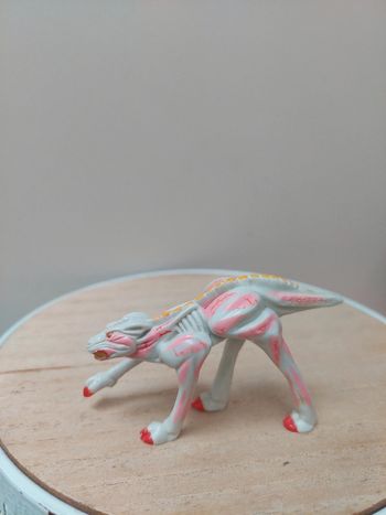 Figurine chien junk jackal trash bag vintage année 90