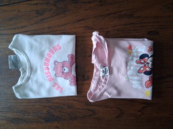 Lot de 2 t-shirts bébé fille taille 9 mois Bisounours (Carebears) et Minnie (Disney)