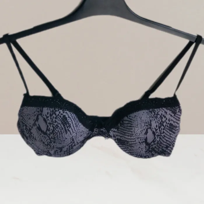 Magnifique Soutien-gorge avec un peu de dentelles gris & noir - Manoukian - Taille 90B