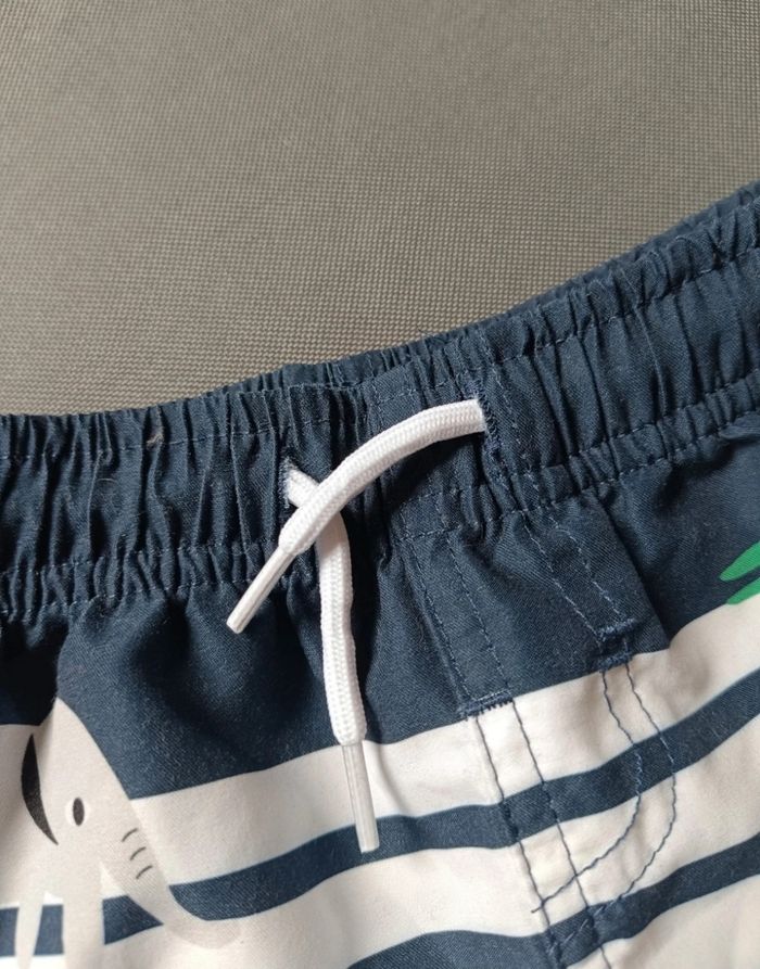 Short de bain neuf - photo numéro 3