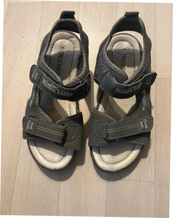 Sandalettes truckboy très bon état 34 très peu servi