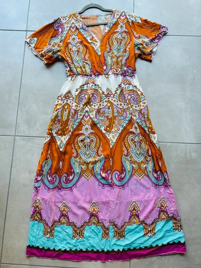 Magnifique robe longue colorée motifs bandana neuve
