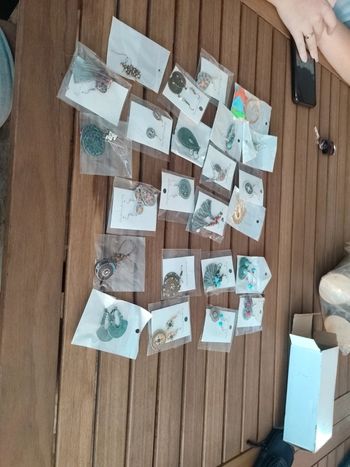 Lot 24 boucles d'oreilles fantaisie