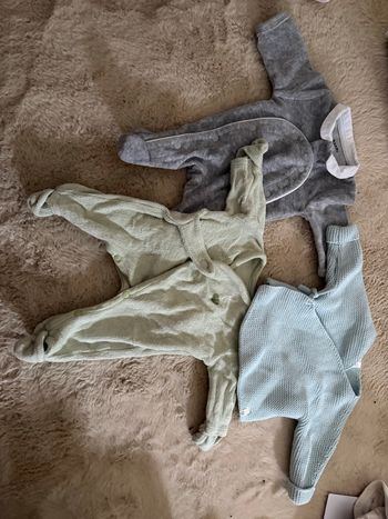 Lot vêtement bébé prématuré 