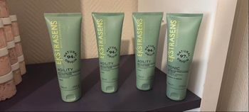 4 crèmes émulsion et revitalisante et hydratante