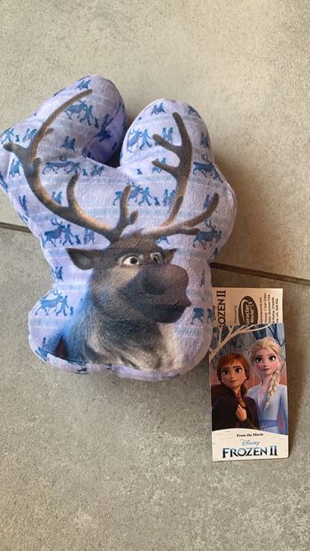 Coussin peluche Sven de reine des neiges idée cadeau