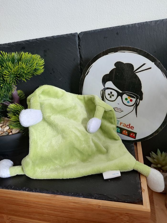 Doudou plat carré ours vert Musti blanc pattes bleu DD001713 - photo numéro 2