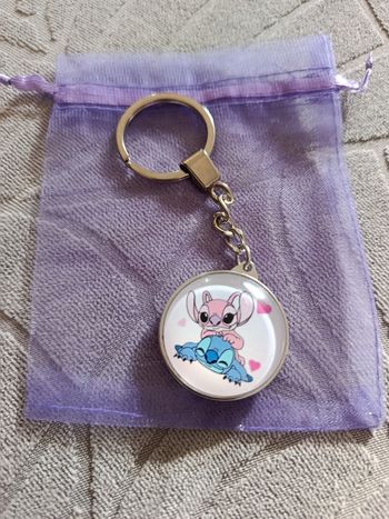 A saisir, NEUF , porte clé " Stitch " ! 
