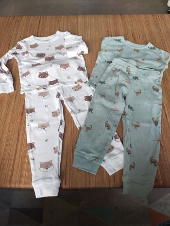 2 pyjamas