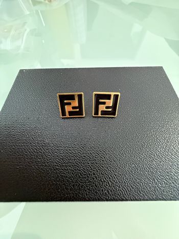 Boucle d’oreille fendi