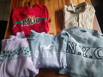 Lot 4 pulls et 1 chemise
