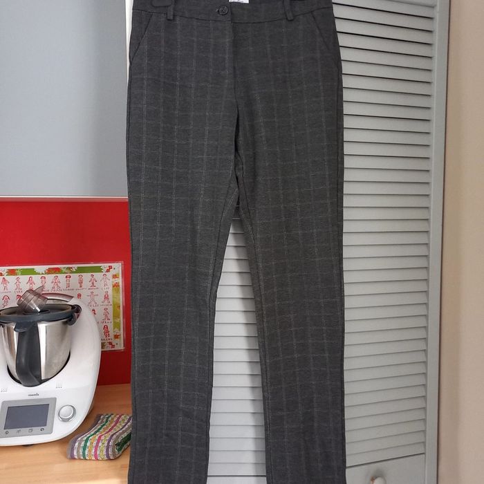 Pantalon gris à carreaux