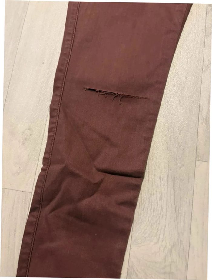 Jean bordeaux taille 7 fashionnova correspond à un 36/38 - photo numéro 2