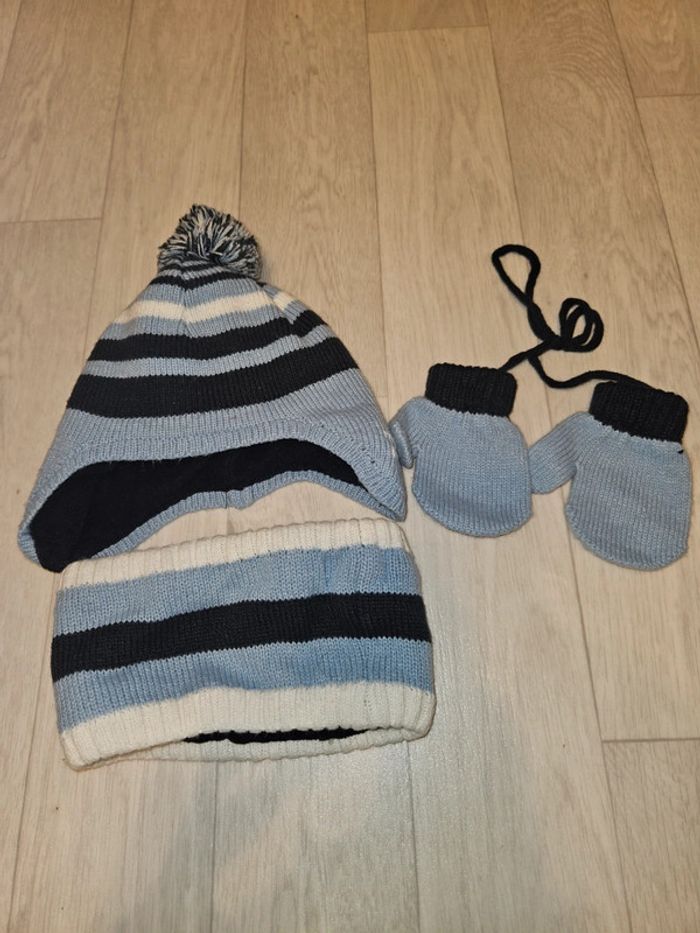 Ensemble bonnet cache cou moufles