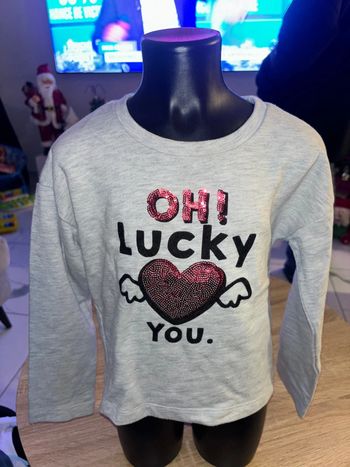 Pull fille en très bon état taille 8 ans