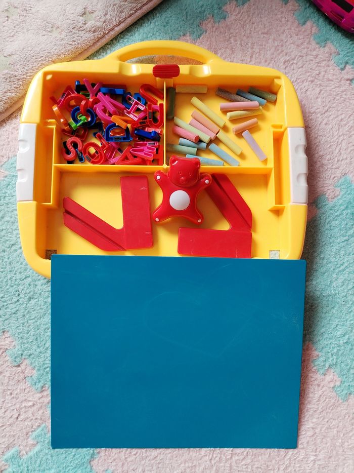 Tableau aimenté à craies portable