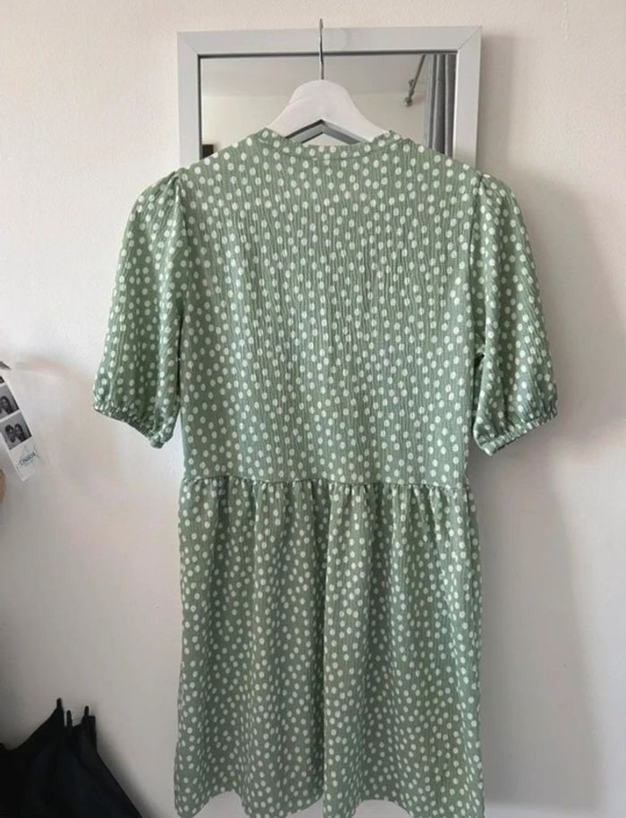 Robe à pois verte
