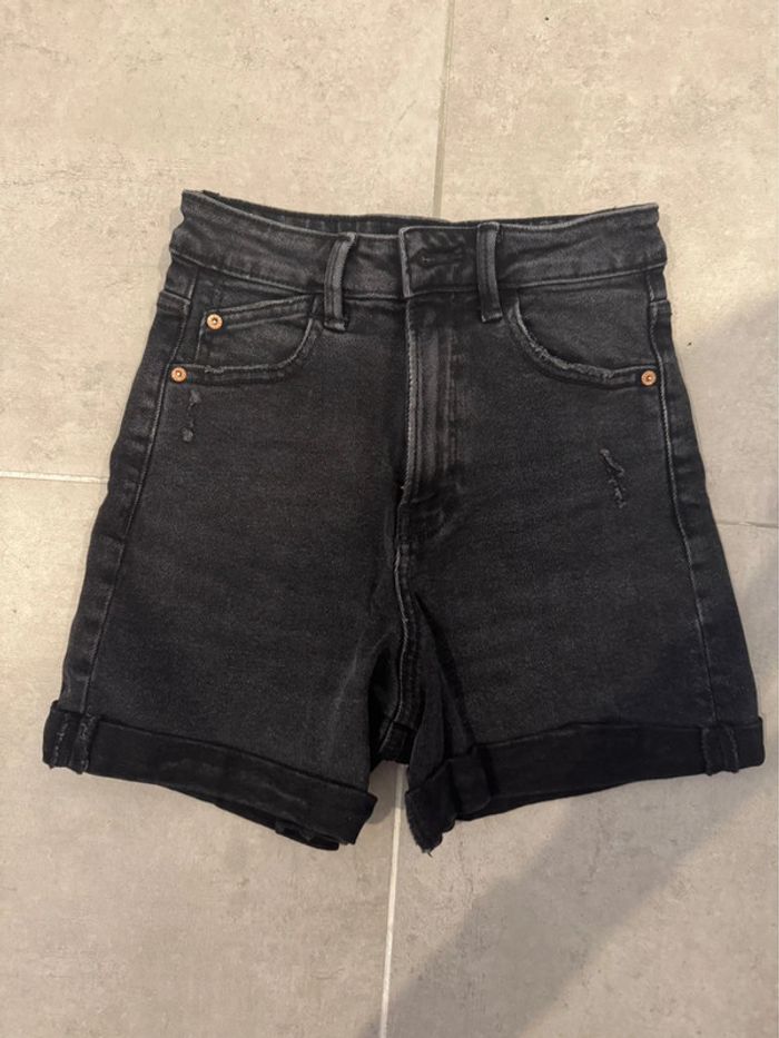 Short en jean mom slim - Noir - Stradivarius