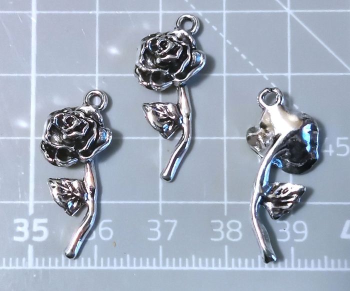 3 x pendentifs "Longue rose" en métal argenté vieilli - photo numéro 4