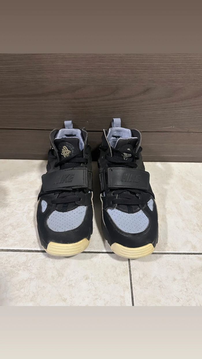 Sneakers Mixte Nike Air Trainer Huarache Noir & Grise Rare Taille 38 bon état - photo numéro 2