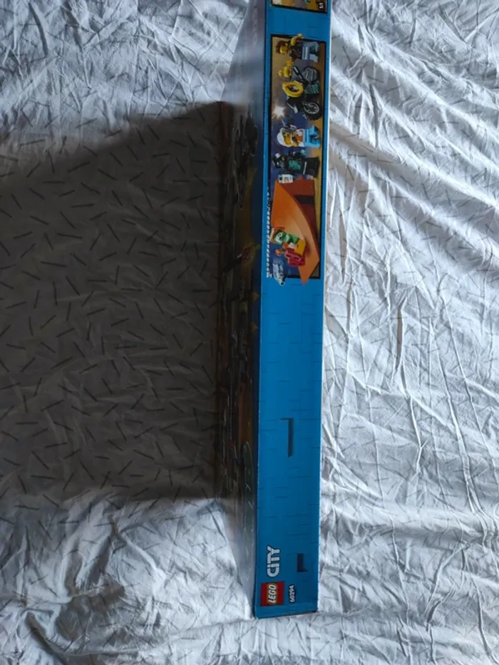 Lego City camion des cascadeurs 60294 neuf - photo numéro 3
