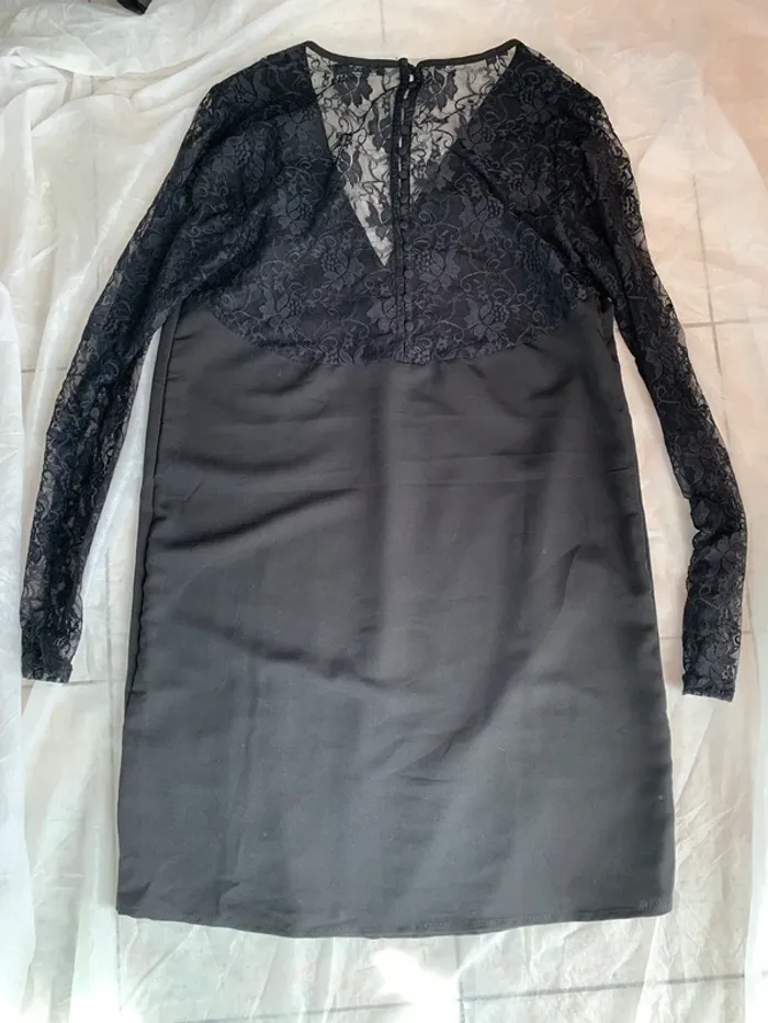 Robe manoukian noire manche et dos en dentelle T 38 neuve - photo numéro 2