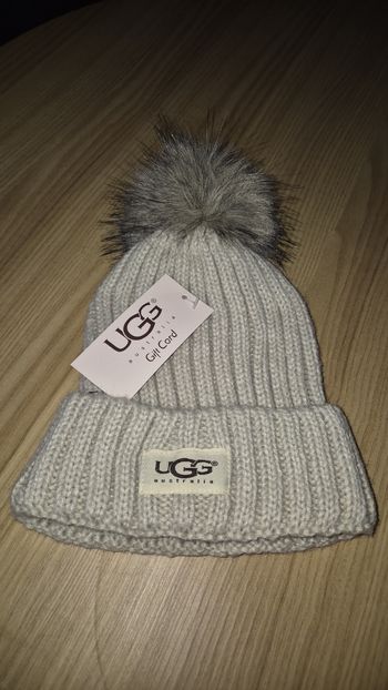 Bonnet UGG a pompon