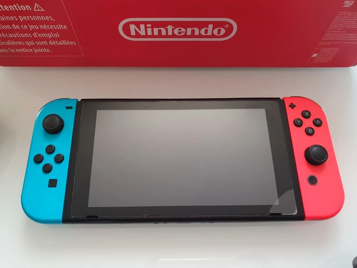 Switch complète + 2 jeux + 2 manettes - photo numéro 18