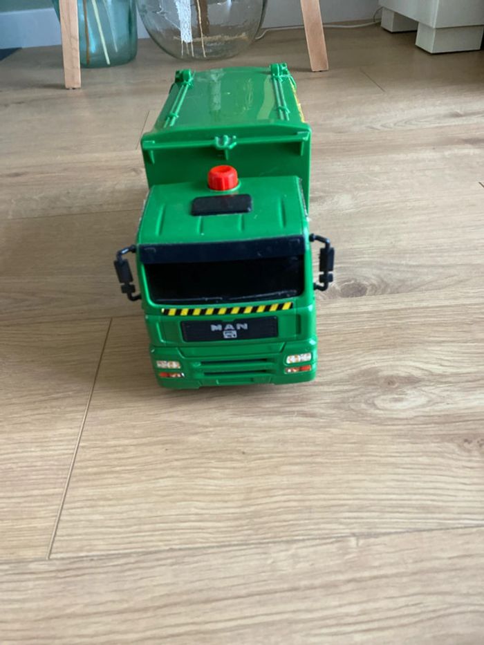 Camion poubelle - photo numéro 3