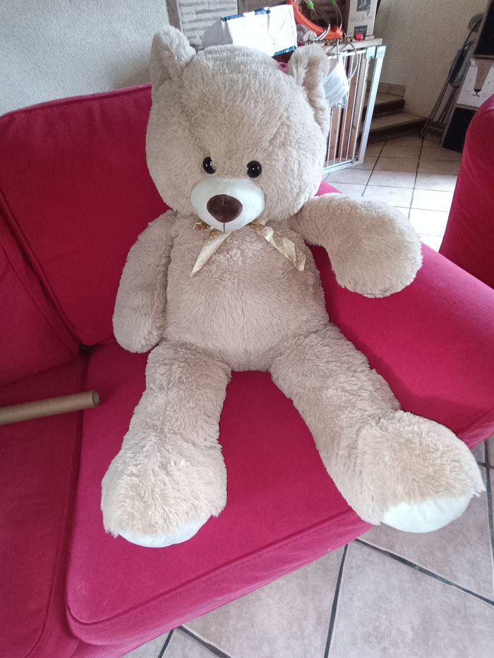 Grand ours en peluche