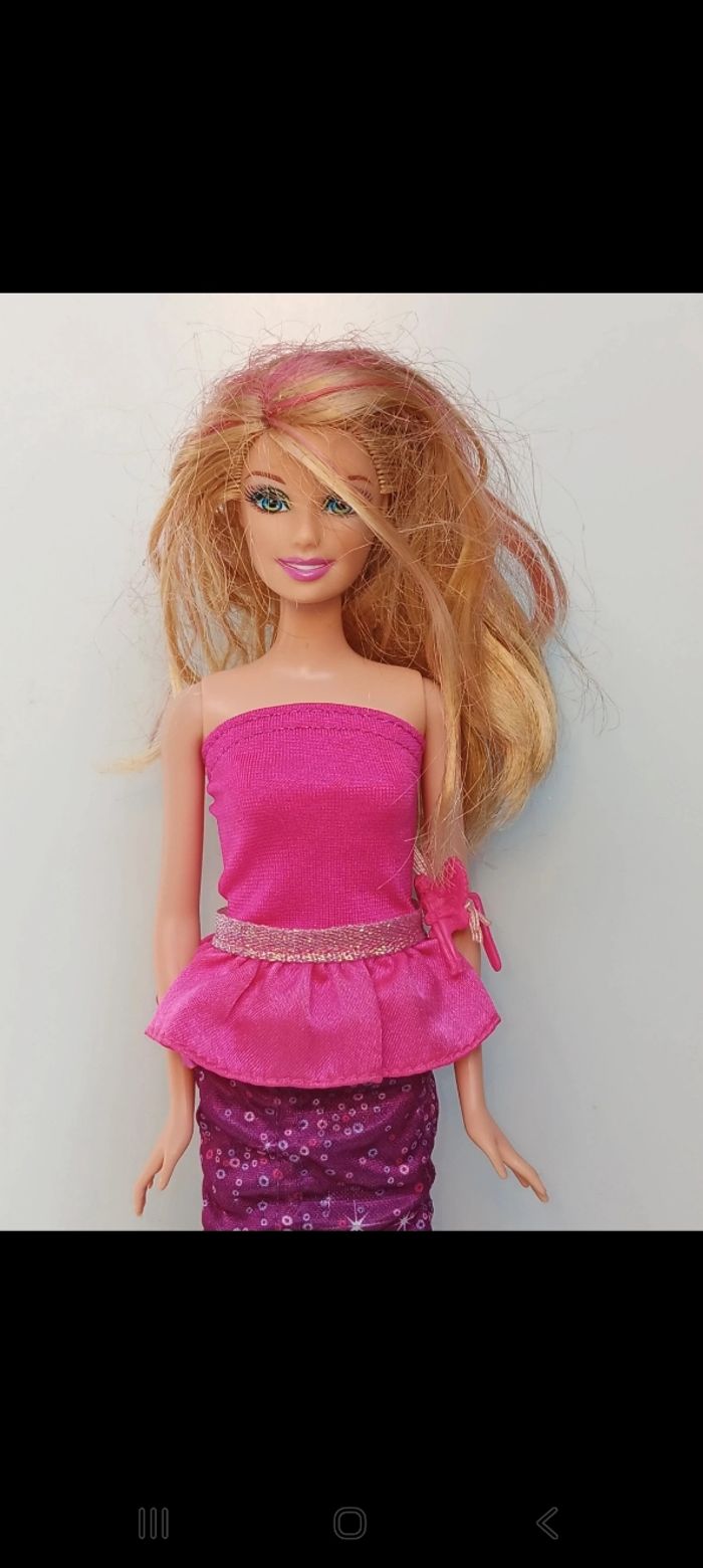 Poupée mattel barbie Secret des Fées 
En tirant sur la ficelle à l'arrière de la Poupée elle se change. - photo numéro 3