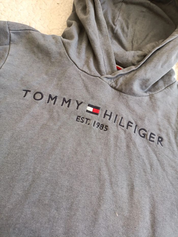 Sweat à capuche Tommy Hilfiger gris – logo brodé – T. 164 - photo numéro 2