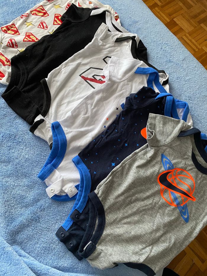 Lot de 6 bodys manches courtes