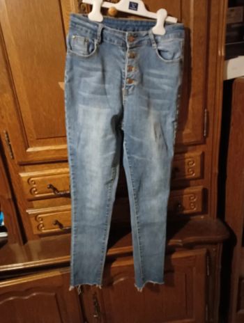 Pantalon a boutons