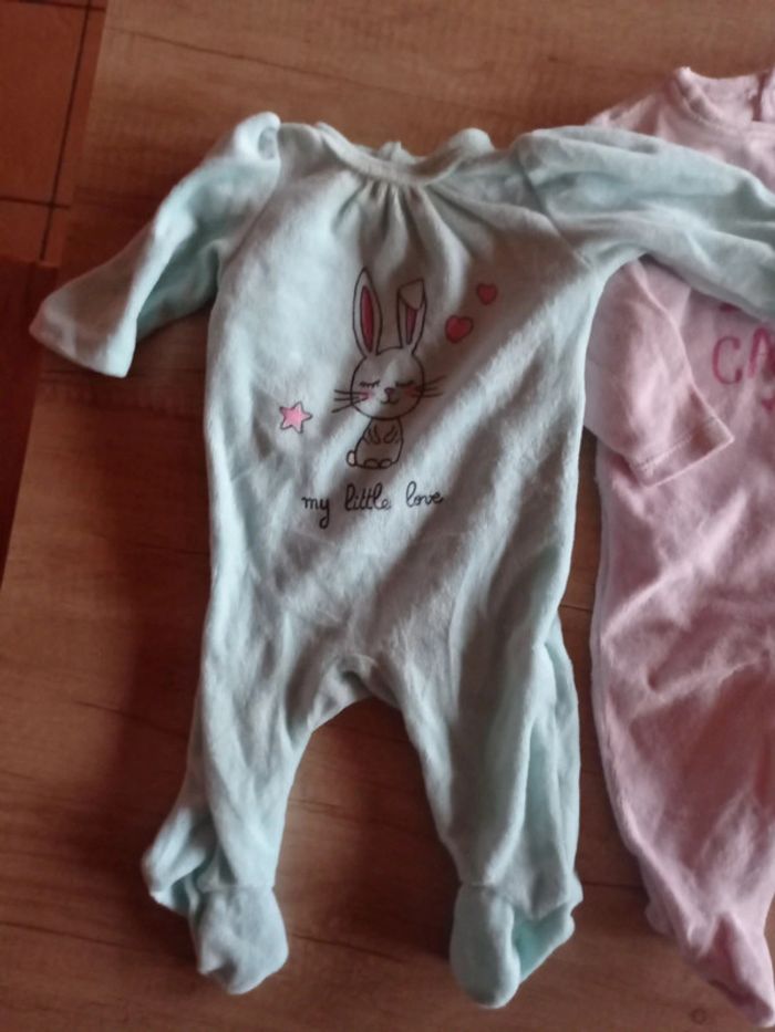 3 pyjamas - photo numéro 4