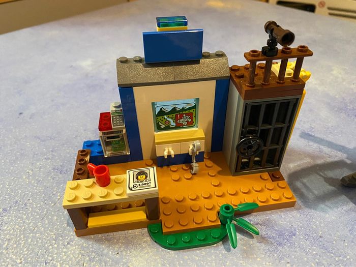Lego junior city 10751 La course-poursuite à la montagne - photo numéro 4