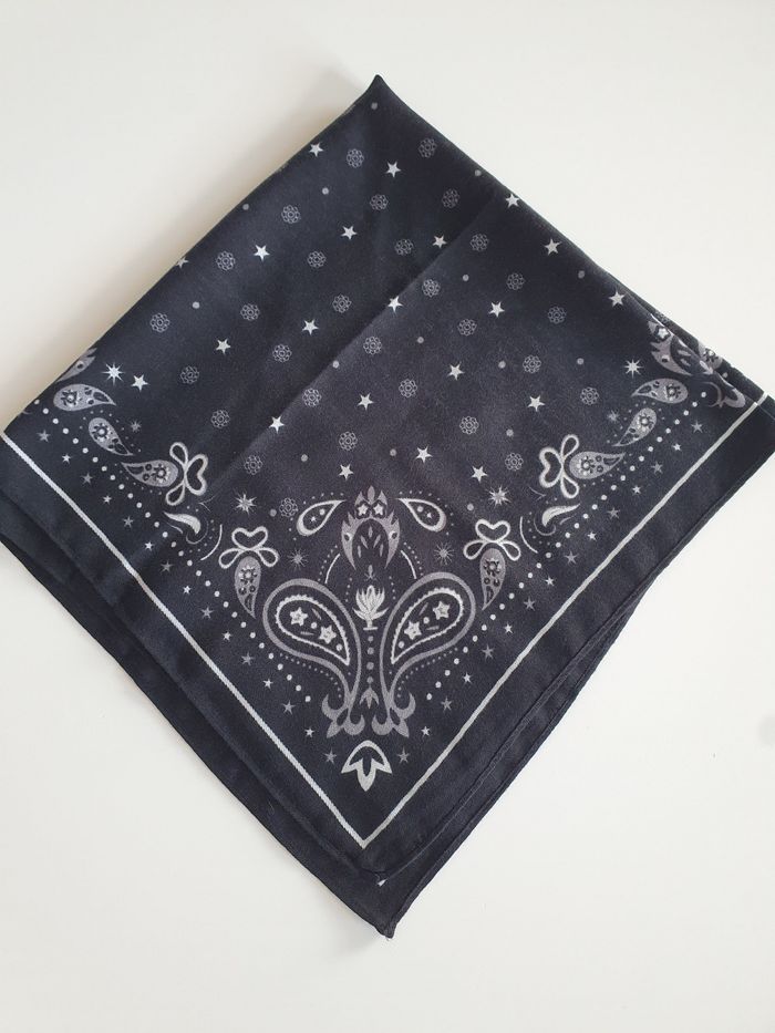 Foulard carré Bandana noir - photo numéro 3
