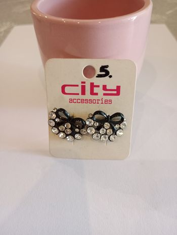 Boucles d'oreille noeuds noirs strass