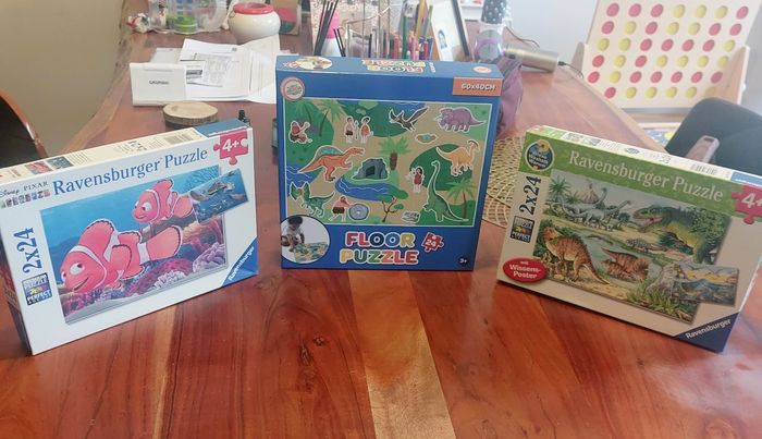 Puzzles 24 pièces "Dinosaures" et "Le monde de Némo"