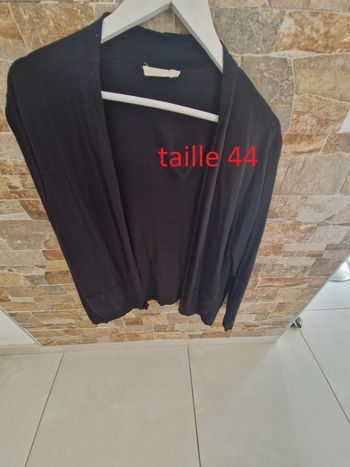 1 veste noir  taille 44 marque betty et co