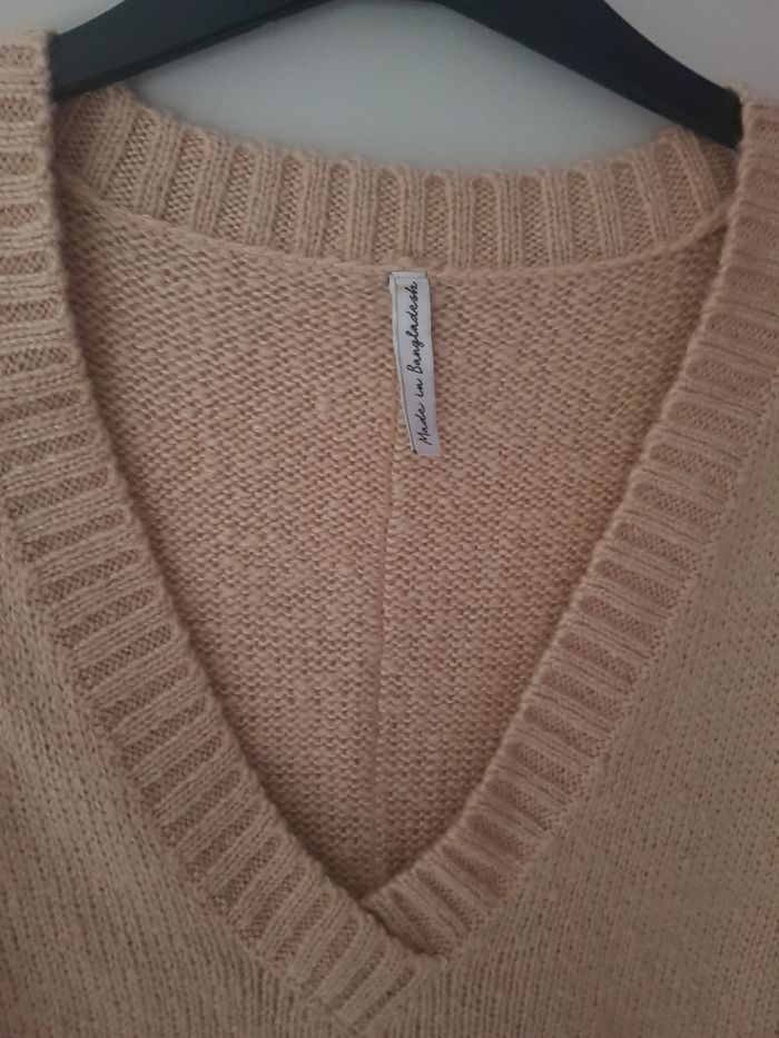 Magnifique pull col V  oversize taille 36 Asos - photo numéro 3