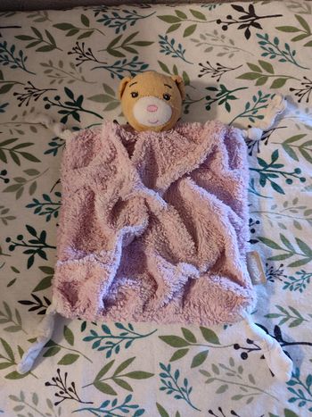 Doudou ours rose kaloo