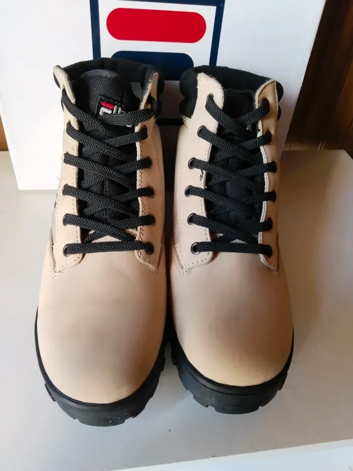 Superbe paire de chaussures de randonnée de marque Fila femme pointure 41 - photo numéro 4
