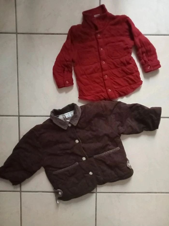 Lot de deux gilets bébés