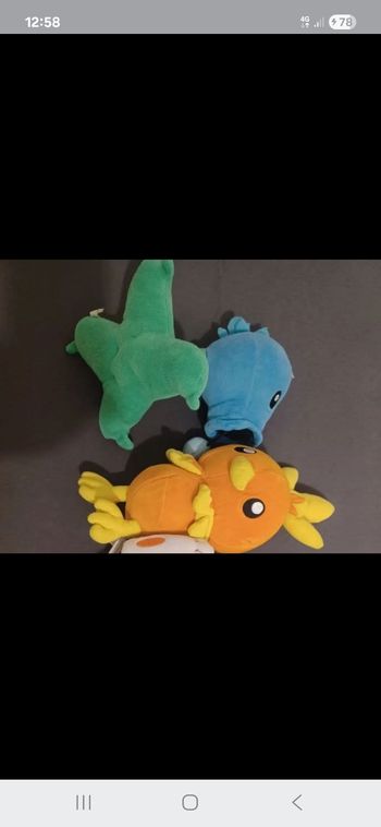 2 peluches pokemon
