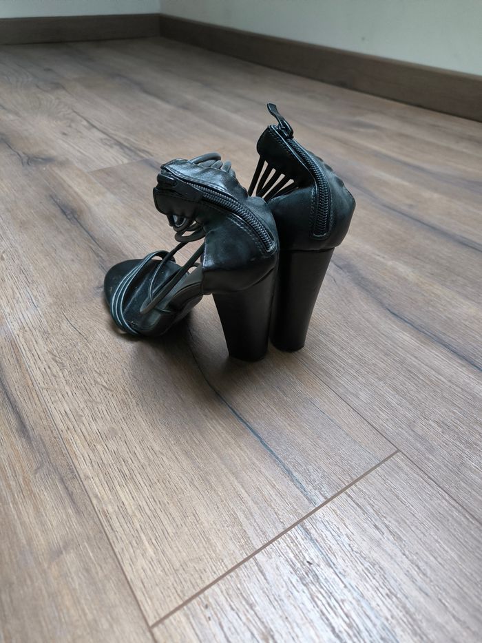 Sandales à talons - photo numéro 2