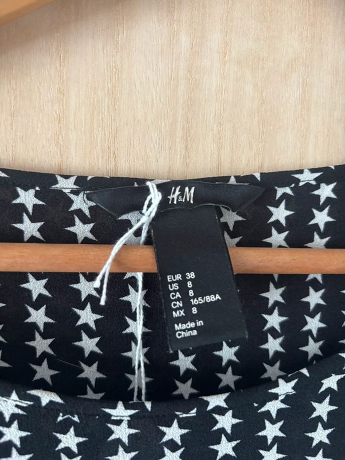 Robe H&M noire et étoiles taille 38 - photo numéro 3