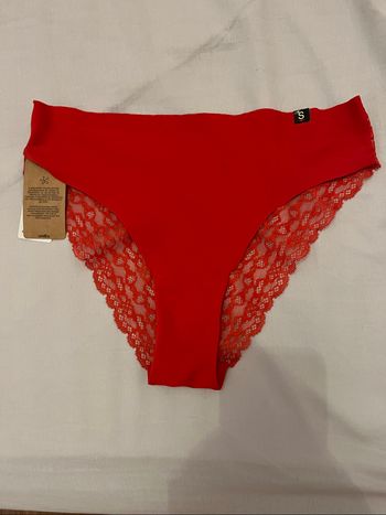 Culotte / slip rouge en microfibre avec dentelle