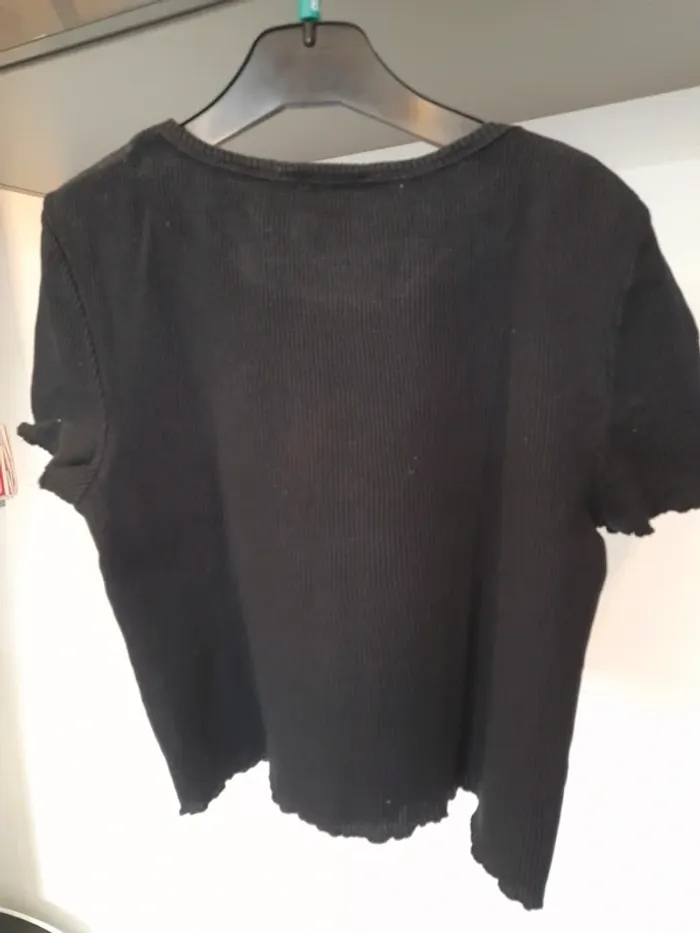 T shirt jennyfer taille s - photo numéro 2
