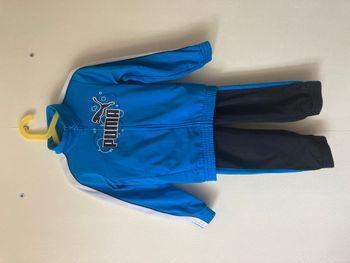 survêtement pantalon et veste à capuche Puma taille 4 ans